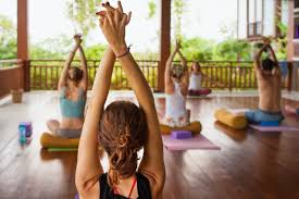 “Yoga di Tengah Sawah: Tren Relaksasi Baru di Ubud Tarik Wisatawan Dunia”