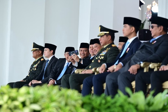 Mendagri Hadiri Upacara Prasetya Perwira TNI-Polri di Istana Merdeka, Tegaskan Komitmen Pengabdian kepada Bangsa